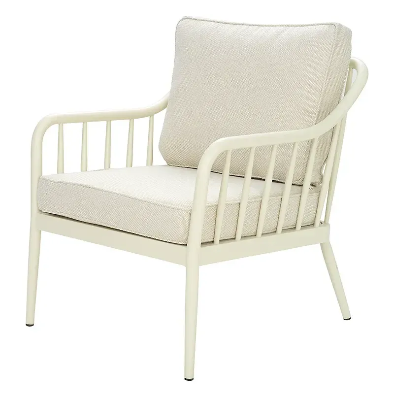 Vacker beige fåtölj i aluminium från Brafab.