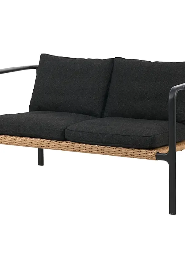 Moderiktig soffa i aluminium från Brafab.