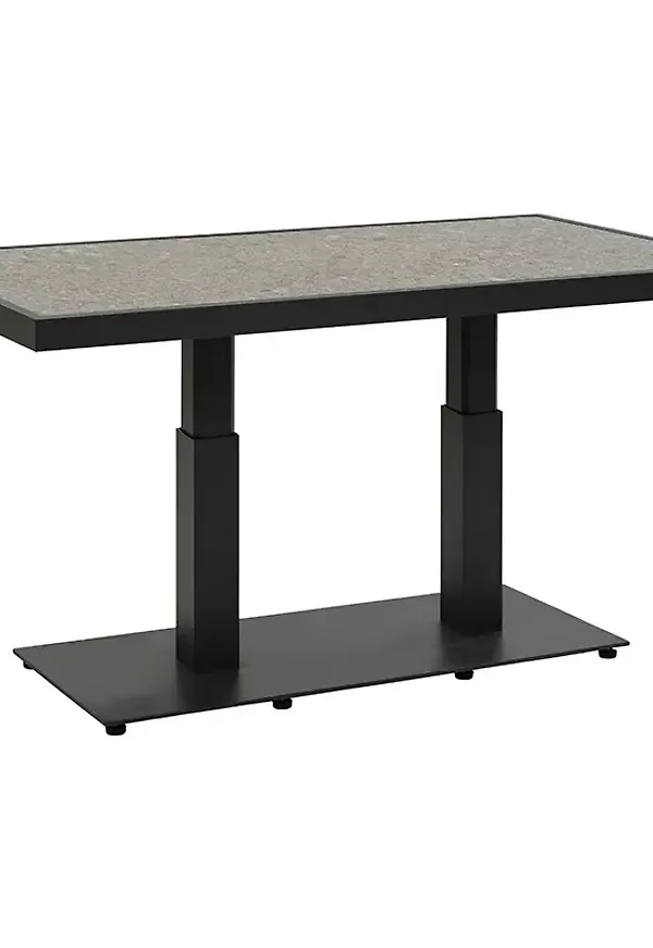 Komfortabel utebord i svart från Brafab.
