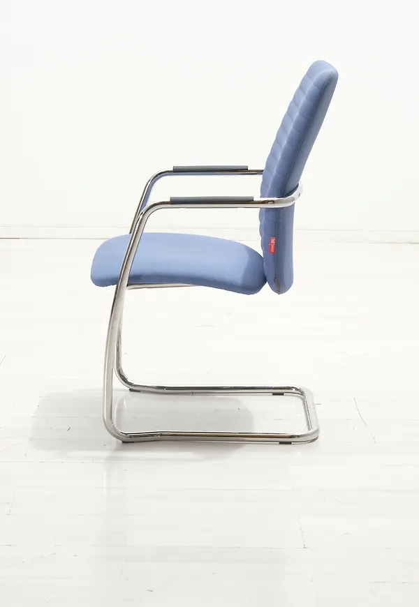 Cool blå stol 2025 från No brand.