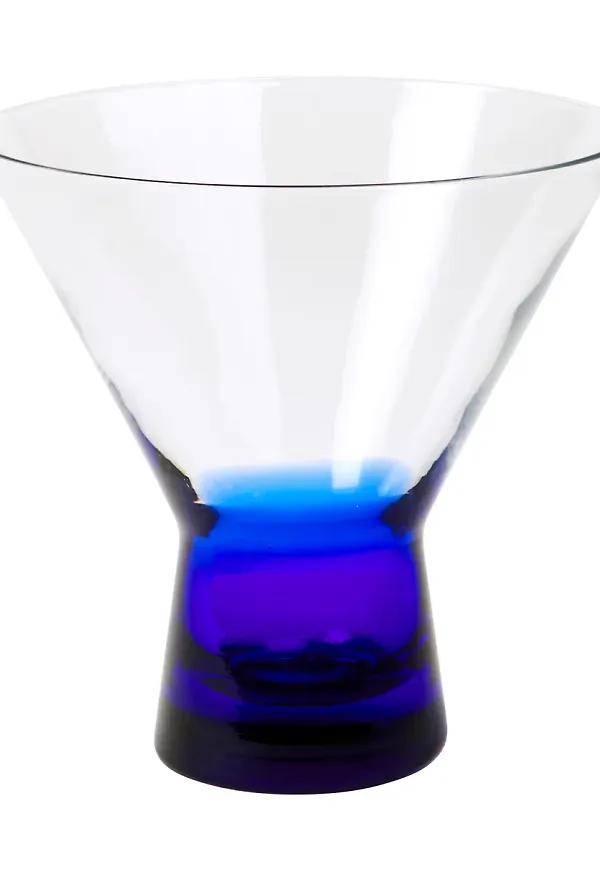Fantastiskt snygg cocktailglas i blått från Broste Copenhagen.