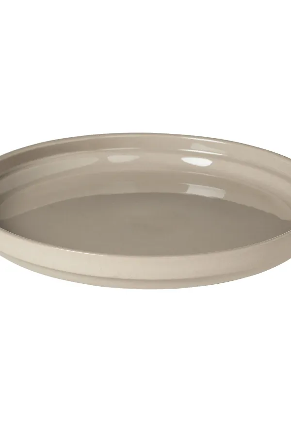 Beige Broste Copenhagen-mattallrik i fantastiskt snygg modell.