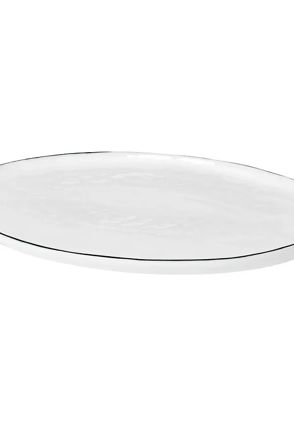 Vit Broste Copenhagen-tallrik i stilren modell.