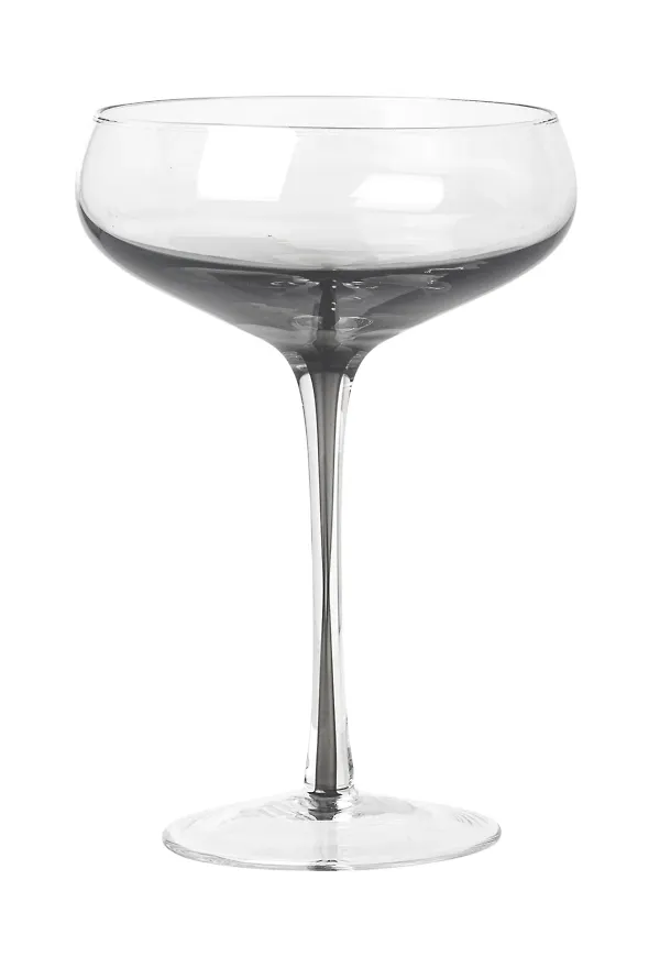 Komfortabel cocktailglas i grått från Broste Copenhagen.