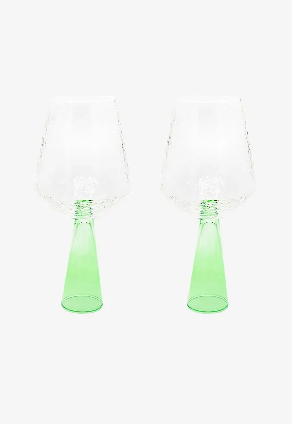Otroligt snygg vinglas 2026 från Brut Homeware.