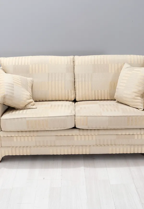 Mysig beige soffa 2025 från Bröderna Anderssons.