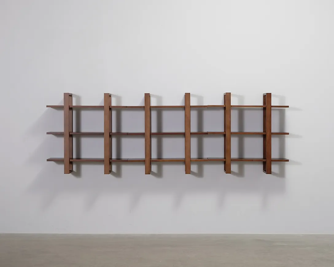 Moderiktig brun hylla 2025 från Burrow.