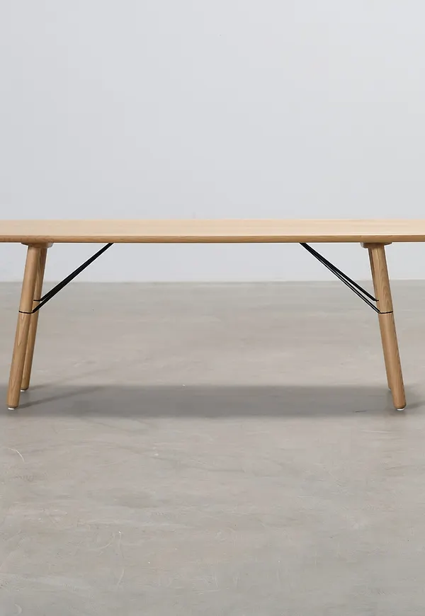 Otroligt snygg bänk i ek 2025 från Burrow.