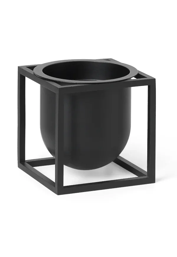 Komfortabel kruka i svart från By Lassen.