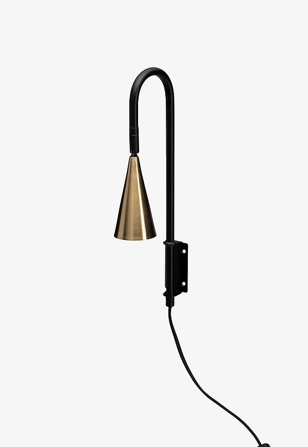 Skön vägglampa i svart från By Rydéns.