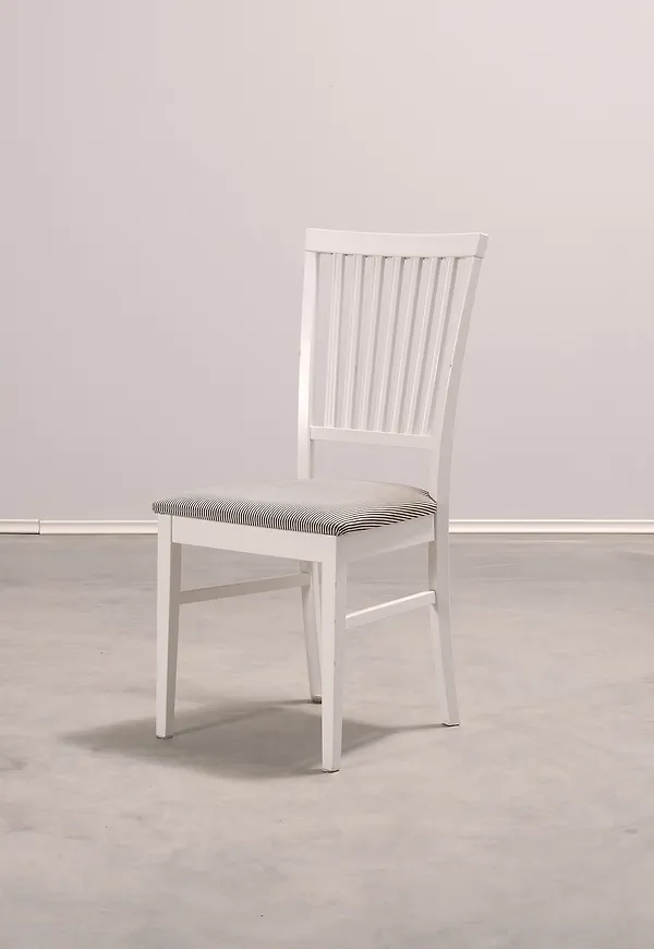 Fantastiskt fin vit stol 2025 från byNiemi.