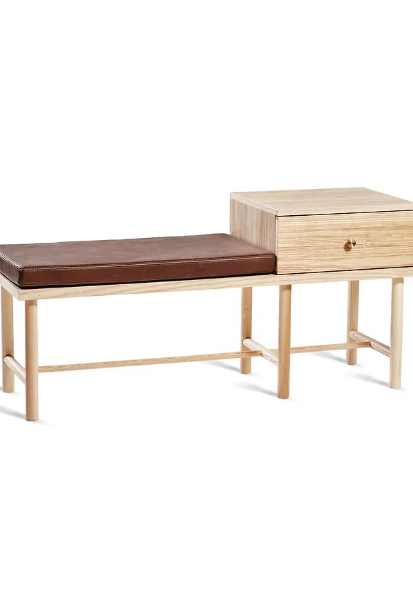 Trendig Bänk som passar bra vid många olika tillfällen.