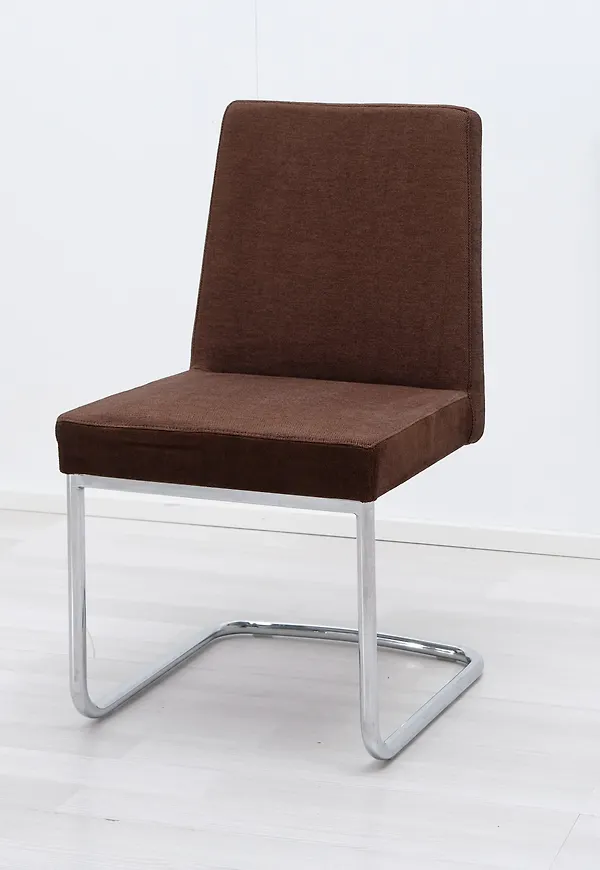 Vacker brun stol 2025 från Calligaris.