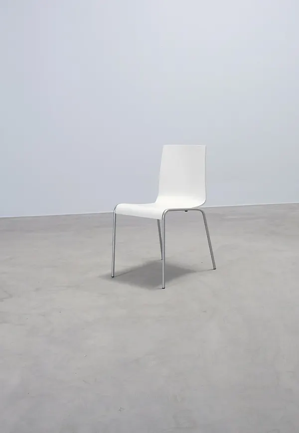 Cool vit matstol 2025 från Calligaris.