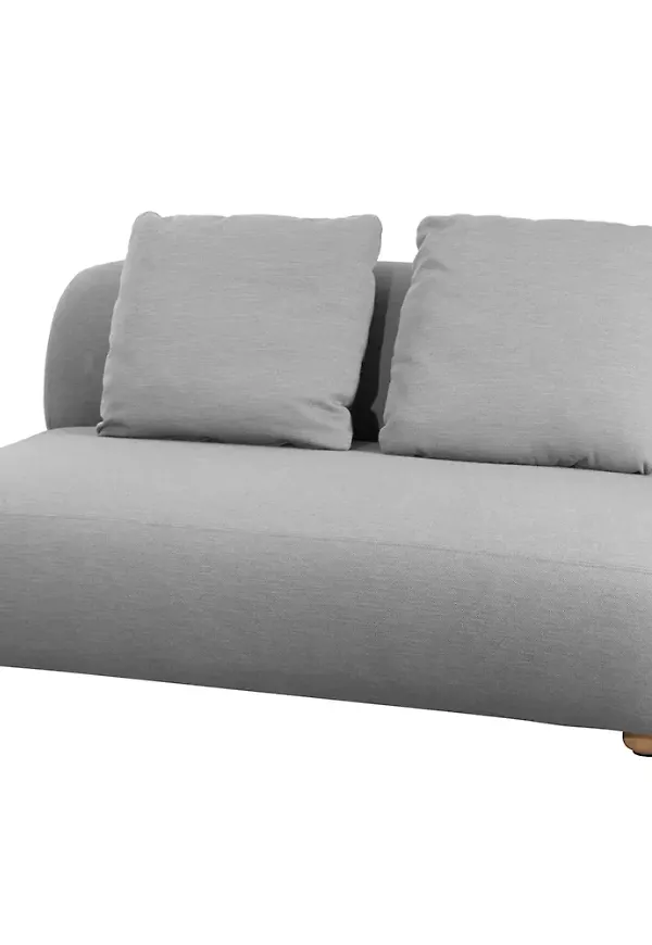 Fantastiskt snygg Soffa som passar bra vid många olika tillfällen.