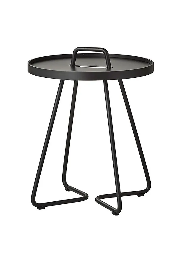 Supersnygg sidobord 2024 från Cane-Line.