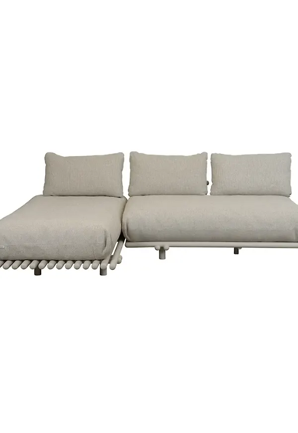 Mysig divansoffa i aluminium från Cane-Line.