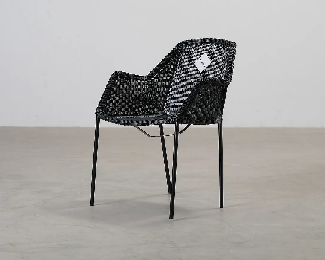 Klassisk svart stol 2026 från Cane Line.