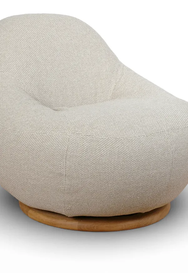 Beige Cane-Line-teakfåtölj i elegant modell.