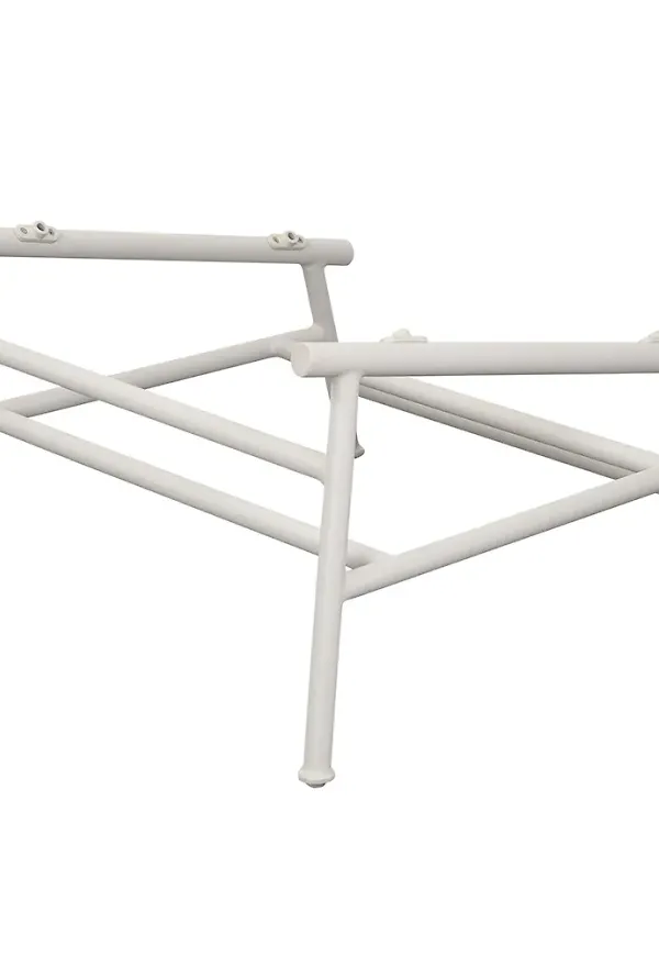 Stilriktig stol i aluminium från Cane-Line.