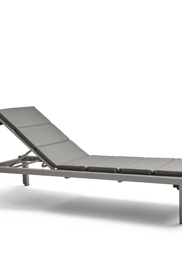 Elegant solsäng i aluminium från Cane-Line.