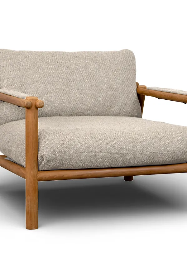 Trendig fåtölj i teak från Cane-Line.