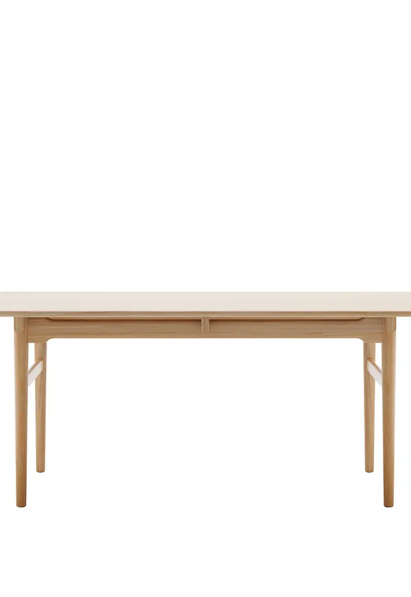 Stilriktig ekbord 2026 från Carl Hansen.