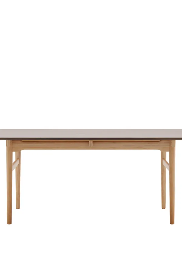 Klassisk valnötsbord 2026 från Carl Hansen.