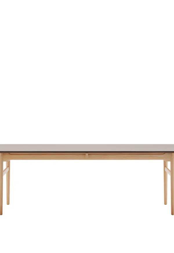 Komfortabel mötesbord i ek från Carl Hansen.