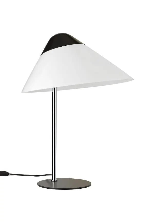 Härlig svart lampa 2026 från Carl Hansen.