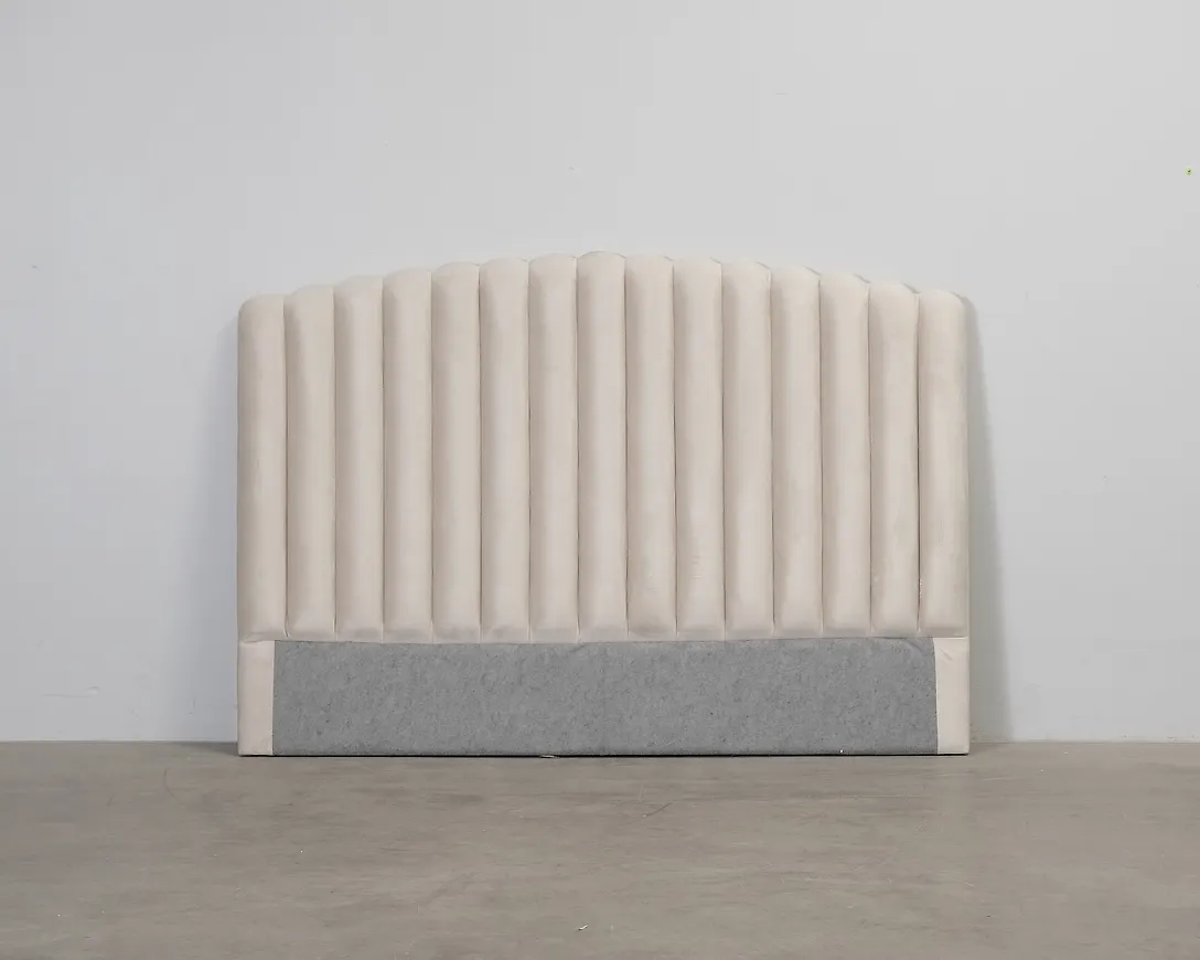 Riktigt trendig Säng som passar bra vid många olika tillfällen.