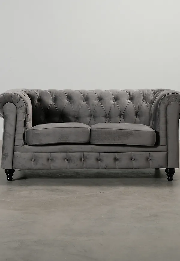 Supersnygg grå soffa 2025 från Manor House.
