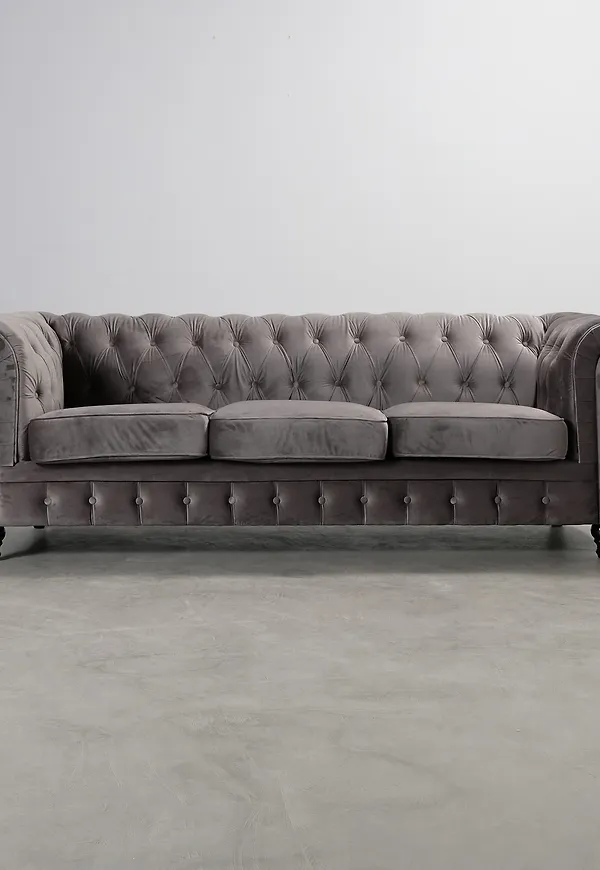Moderiktig grå soffa 2024 från Manor House.