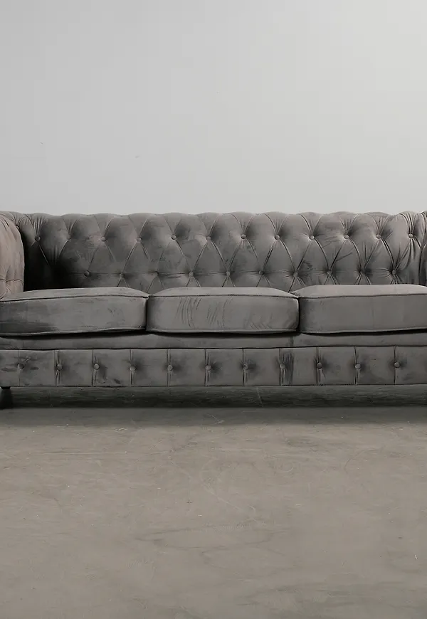 Fin grå soffa 2024 från Manor House.