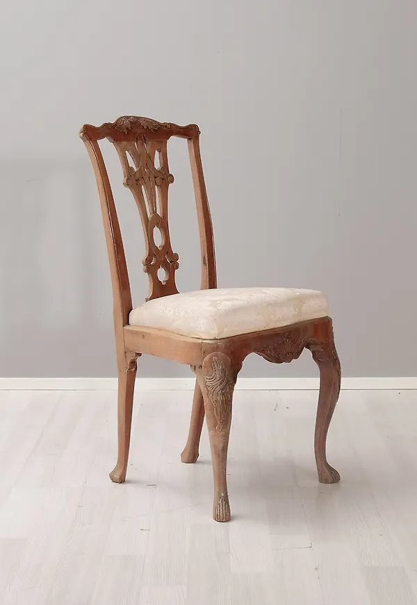 Riktigt snygg Stol som passar bra vid många olika tillfällen.