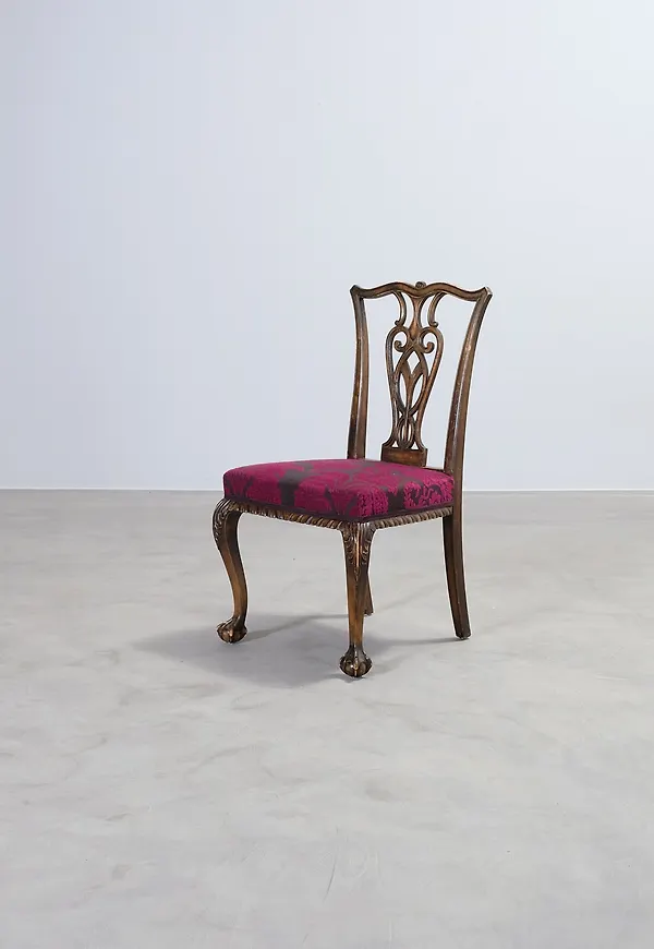 Skön Stol som passar bra vid många olika tillfällen.