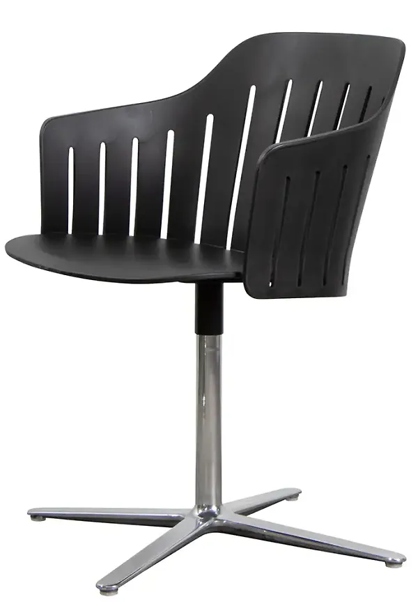 Fantastiskt fin Stol som passar bra vid många olika tillfällen.