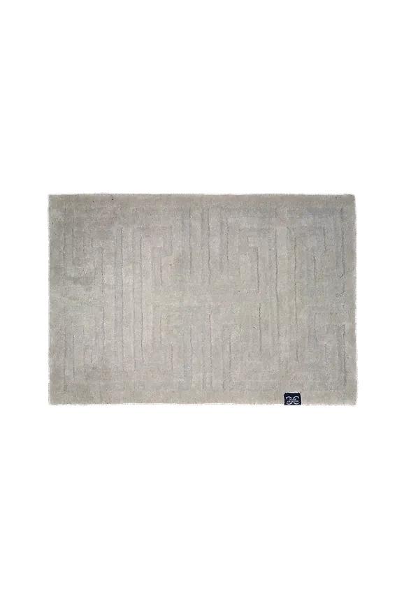 Vacker dörr i silver färg gjord i ull.