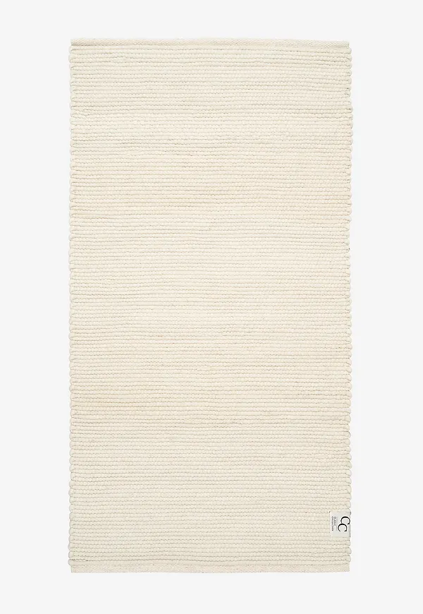 Snygg classic collection matta i vit färg gjord i ull.