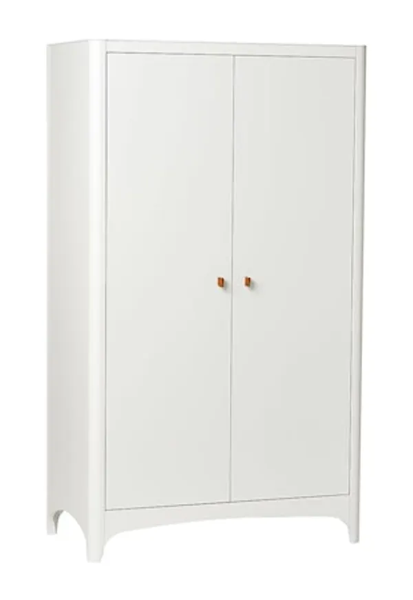 Modern garderob i vitt från Leander.