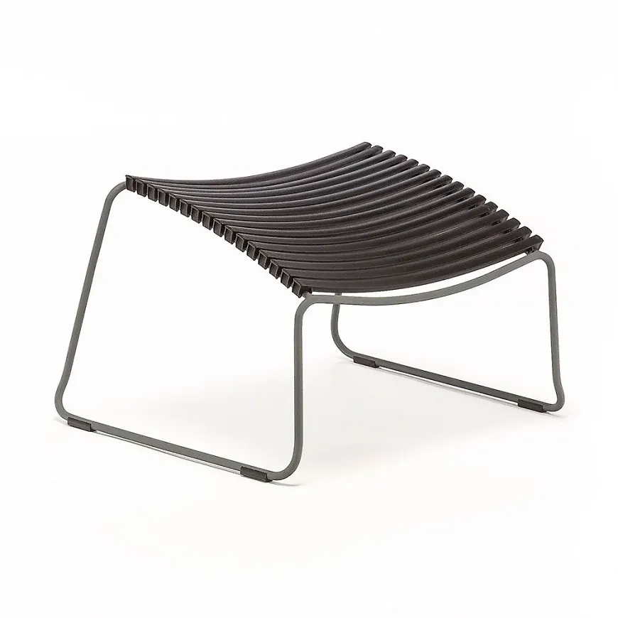 Klassisk karmstol i svart från Houe.