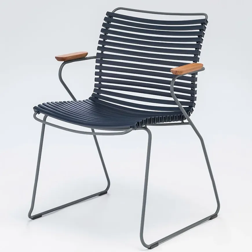 Supersnygg karmstol i blått från Houe.