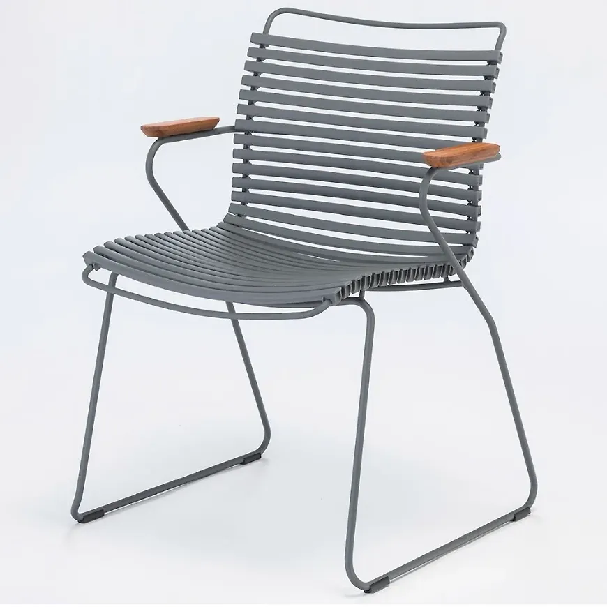 Otroligt fin karmstol i grått från Houe.