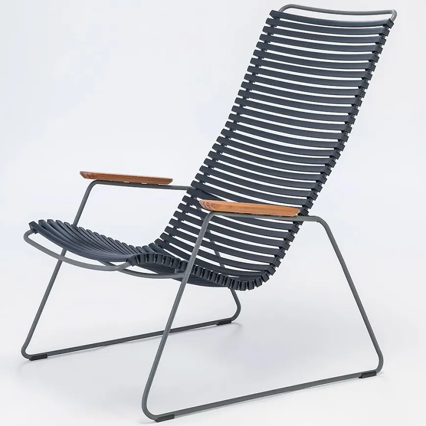 Riktigt trendig houe matstol i blå färg gjord i aluminium.