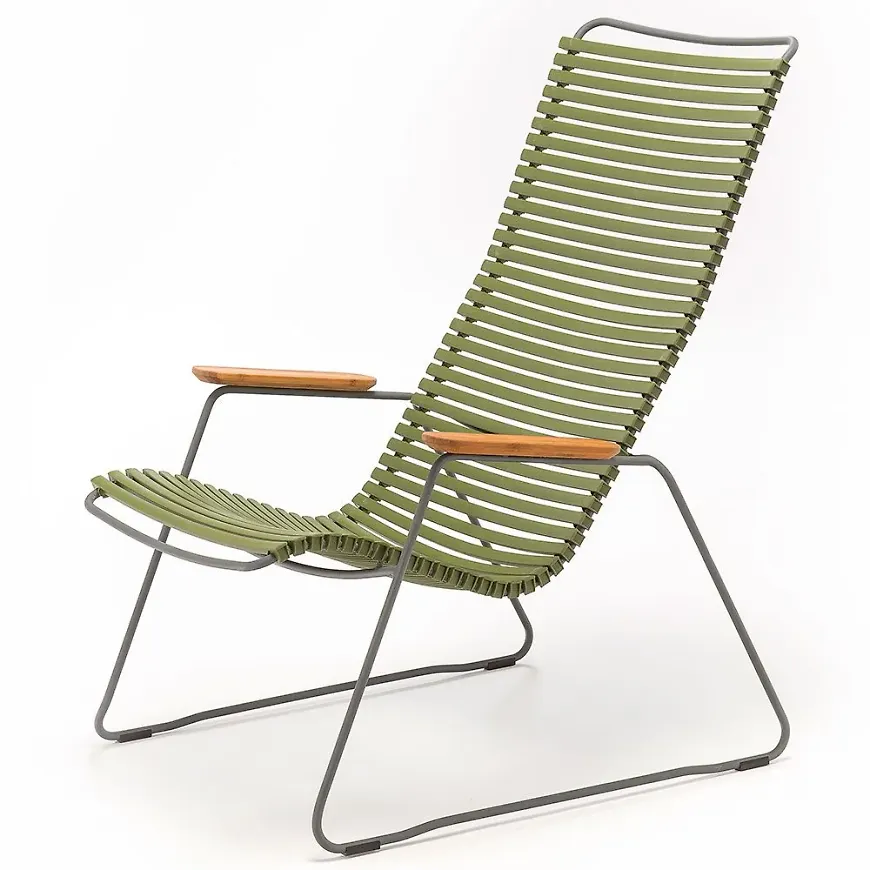 Otroligt snygg barstol i grön färg gjord i aluminium.