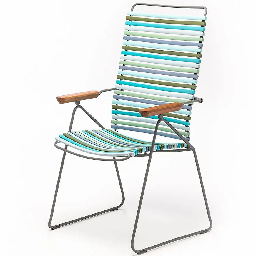 Riktigt snygg houe matstol i flerfärgad färg gjord i aluminium.