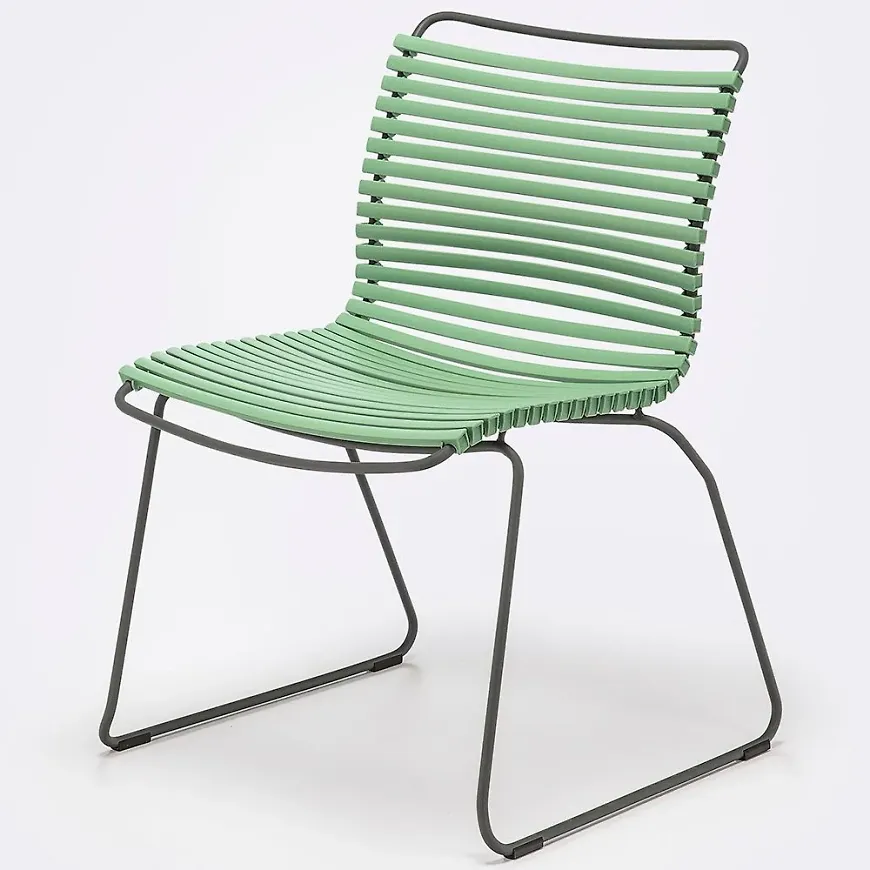 Ikonisk houe barstol i grön färg gjord i aluminium.