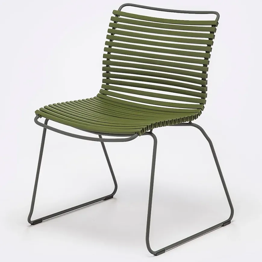 Riktigt fin houe karmstol i grön färg gjord i aluminium.