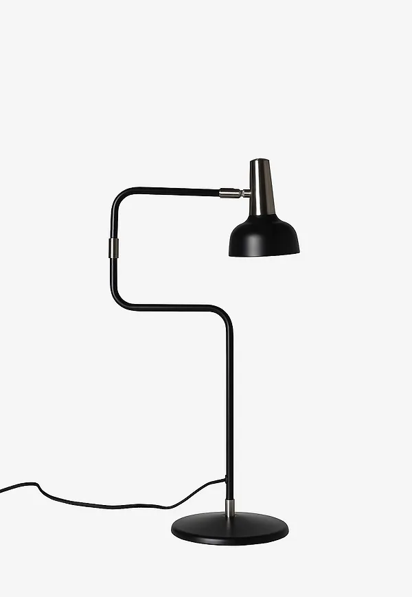 Fantastiskt fin svart lampa 2025 från CO Bankeryd.