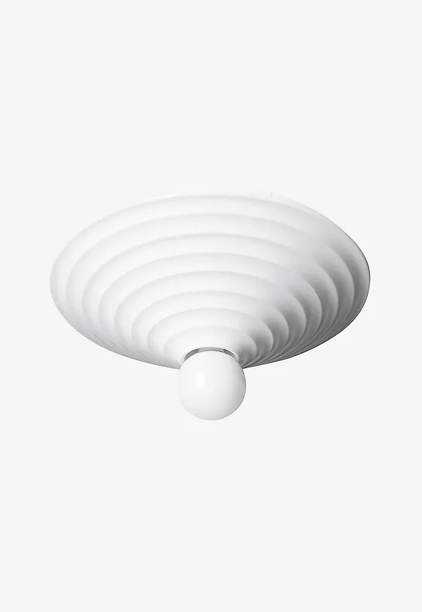 Elegant lampa i vitt från CO Bankeryd.